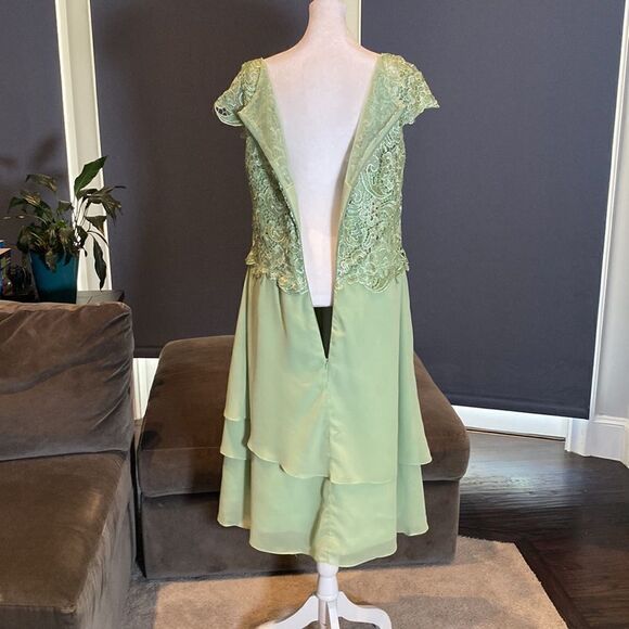 Women’s Green Chiffon & Lace Mid Length Dress with a Zip Up Back Size L NWOT - Picture 7 of 11